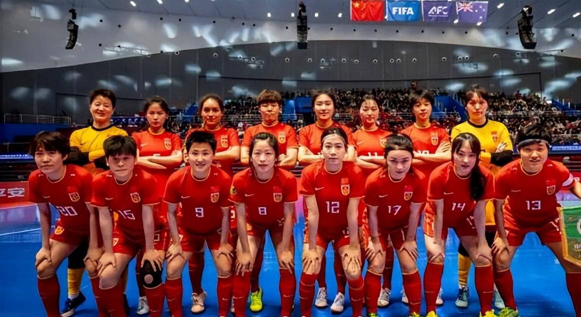 秘鲁女足选手在国家比赛中赢得胜利
