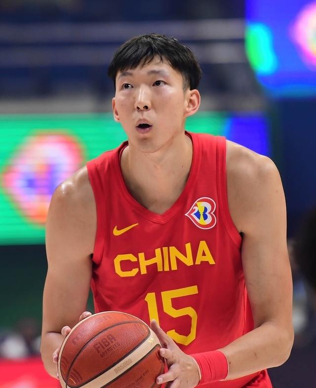 雄鸟队成功逆转，晋级季后赛次轮的简单介绍